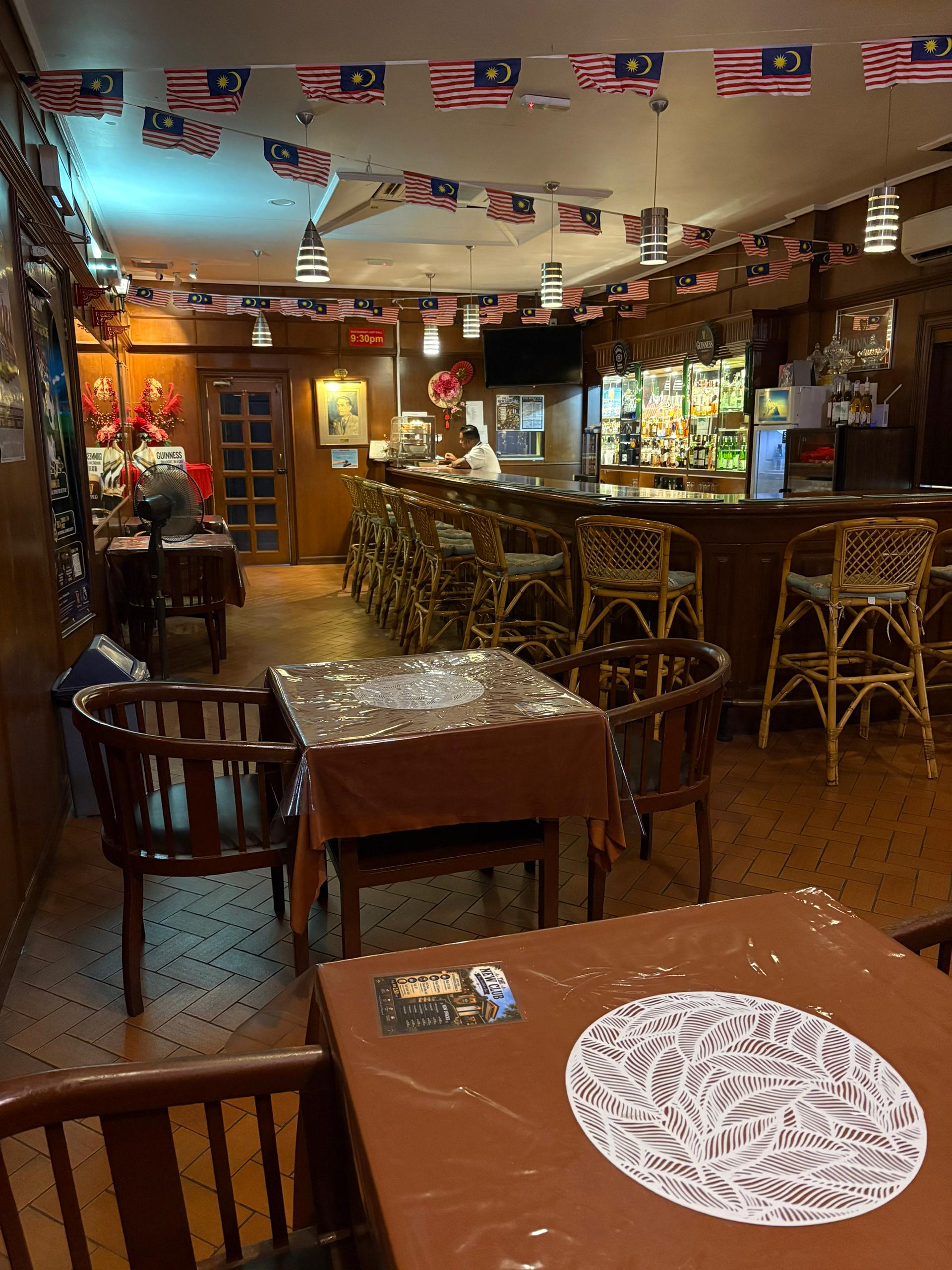 Bar & Beer Garden