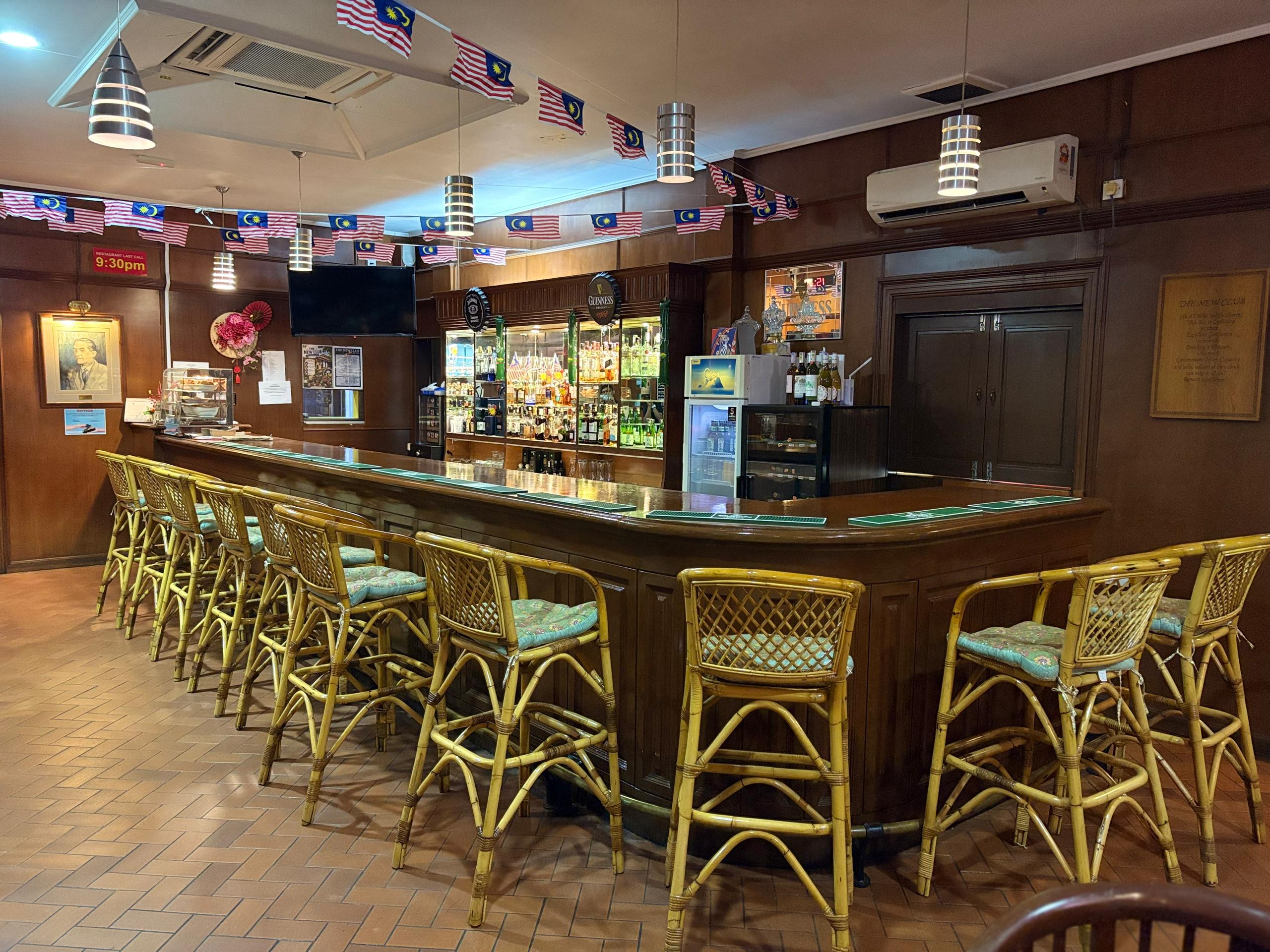 Bar & Beer Garden